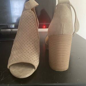 Universal Threads Suede Chunky Heels